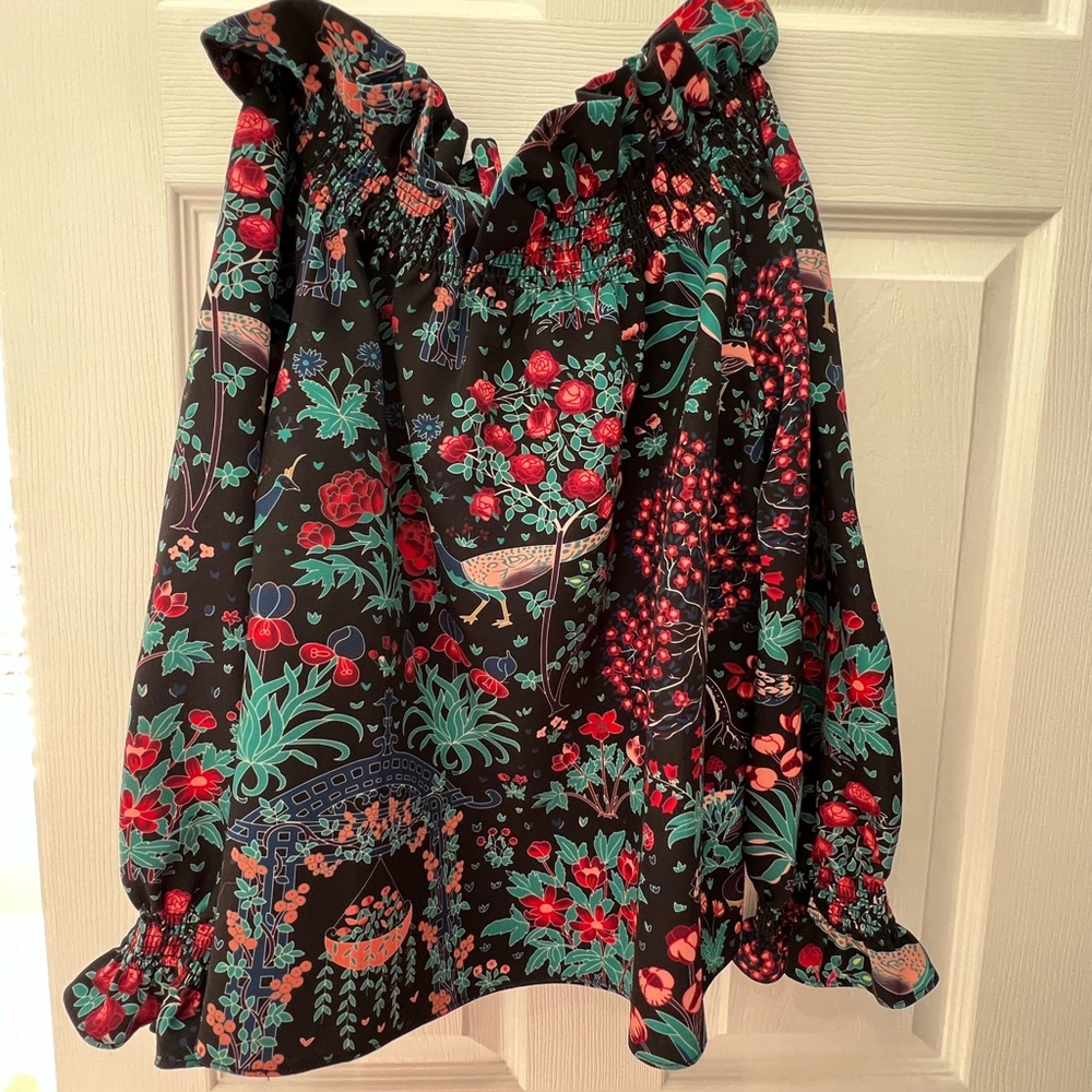 Tuckernuck off the should blouse